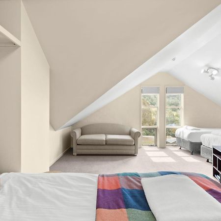 Village Green 2 Bedroom Loft Townhouse With Views Fireplace And Garage Parking Thredbo Exterior foto