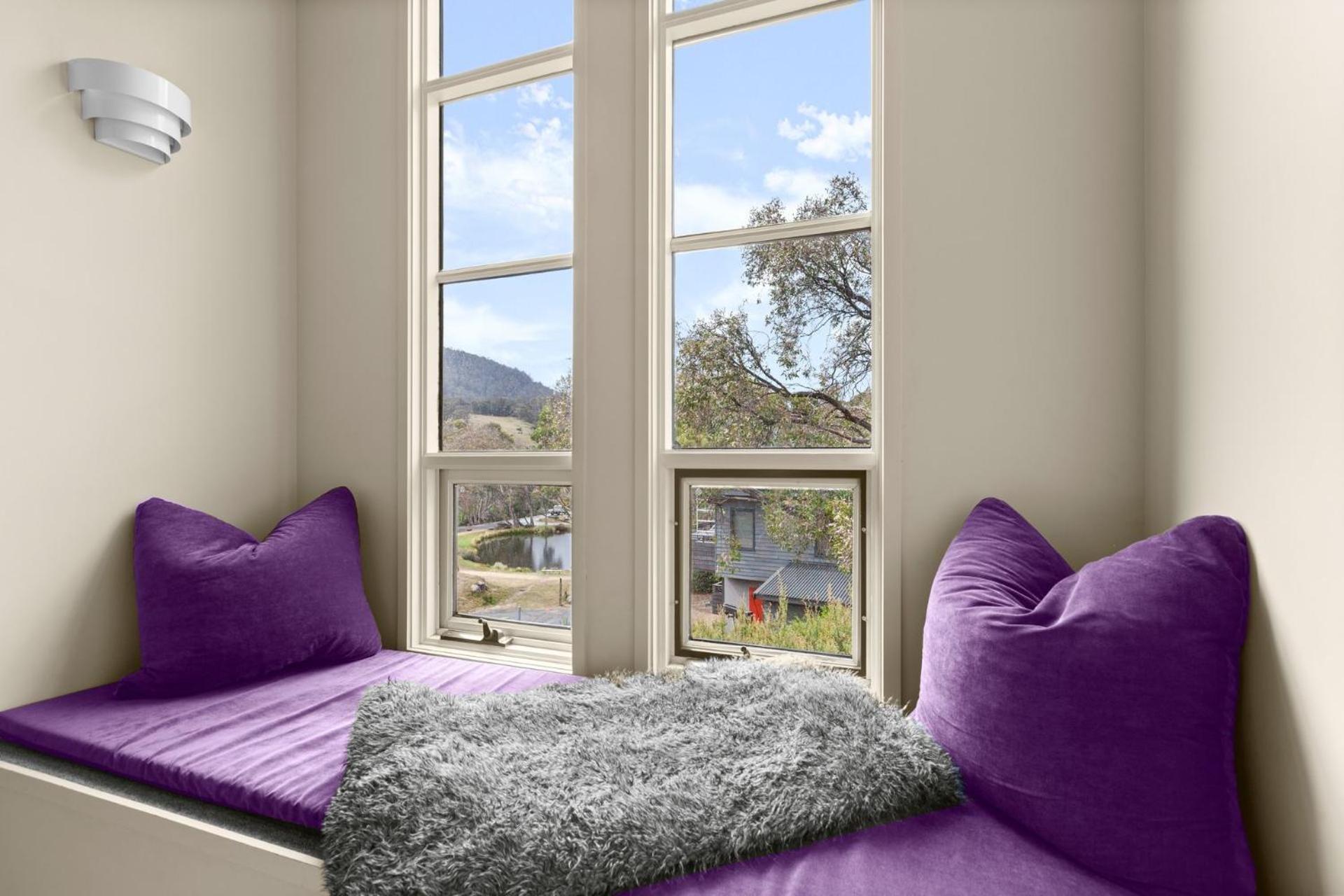 Village Green 2 Bedroom Loft Townhouse With Views Fireplace And Garage Parking Thredbo Exterior foto