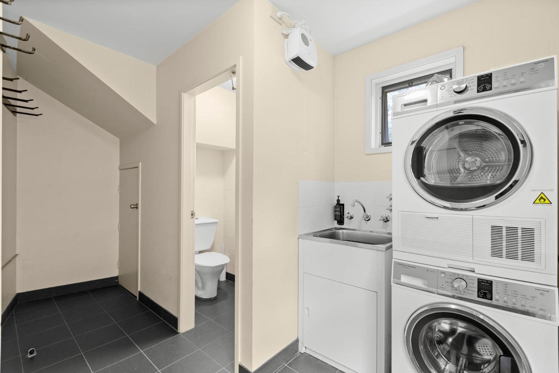 Village Green 2 Bedroom Loft Townhouse With Views Fireplace And Garage Parking Thredbo Exterior foto
